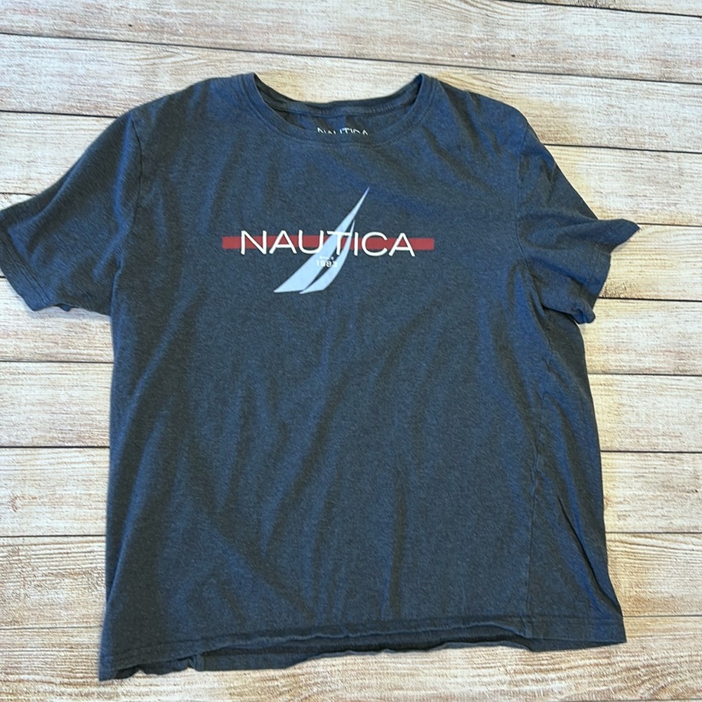 Men's Nautica tee, size medium, excellent condition!